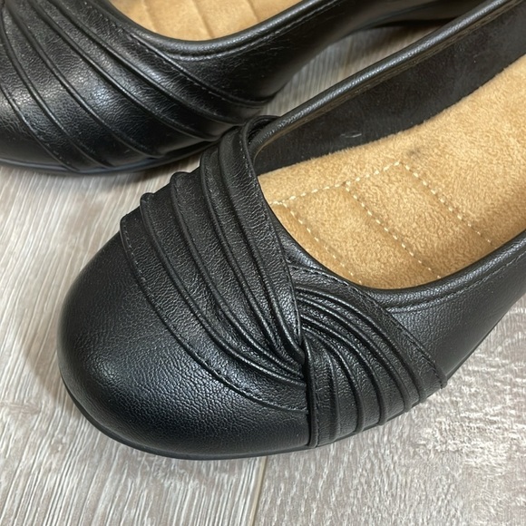 NWOT White Mountain Sable Faux Leather Gathered Ballet Flats 7 - Picture 13 of 14